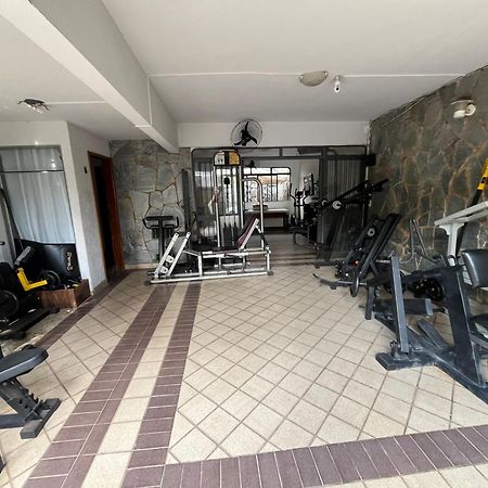 Casa Quintal Bueno! 5 Quartos Com Ar Split E Internet Ultra! Perto Do Melhor De Goiania! Marista Parques Areiao E Vaca Brava Hospital Premium Mater Dei Blue Fit Perdomo Goiania Shopping! Esterno foto