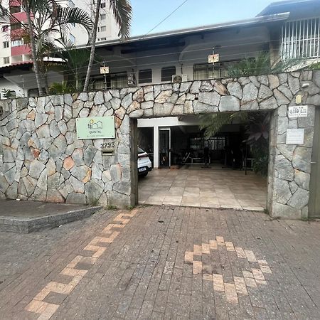 Casa Quintal Bueno! 5 Quartos Com Ar Split E Internet Ultra! Perto Do Melhor De Goiania! Marista Parques Areiao E Vaca Brava Hospital Premium Mater Dei Blue Fit Perdomo Goiania Shopping! Esterno foto