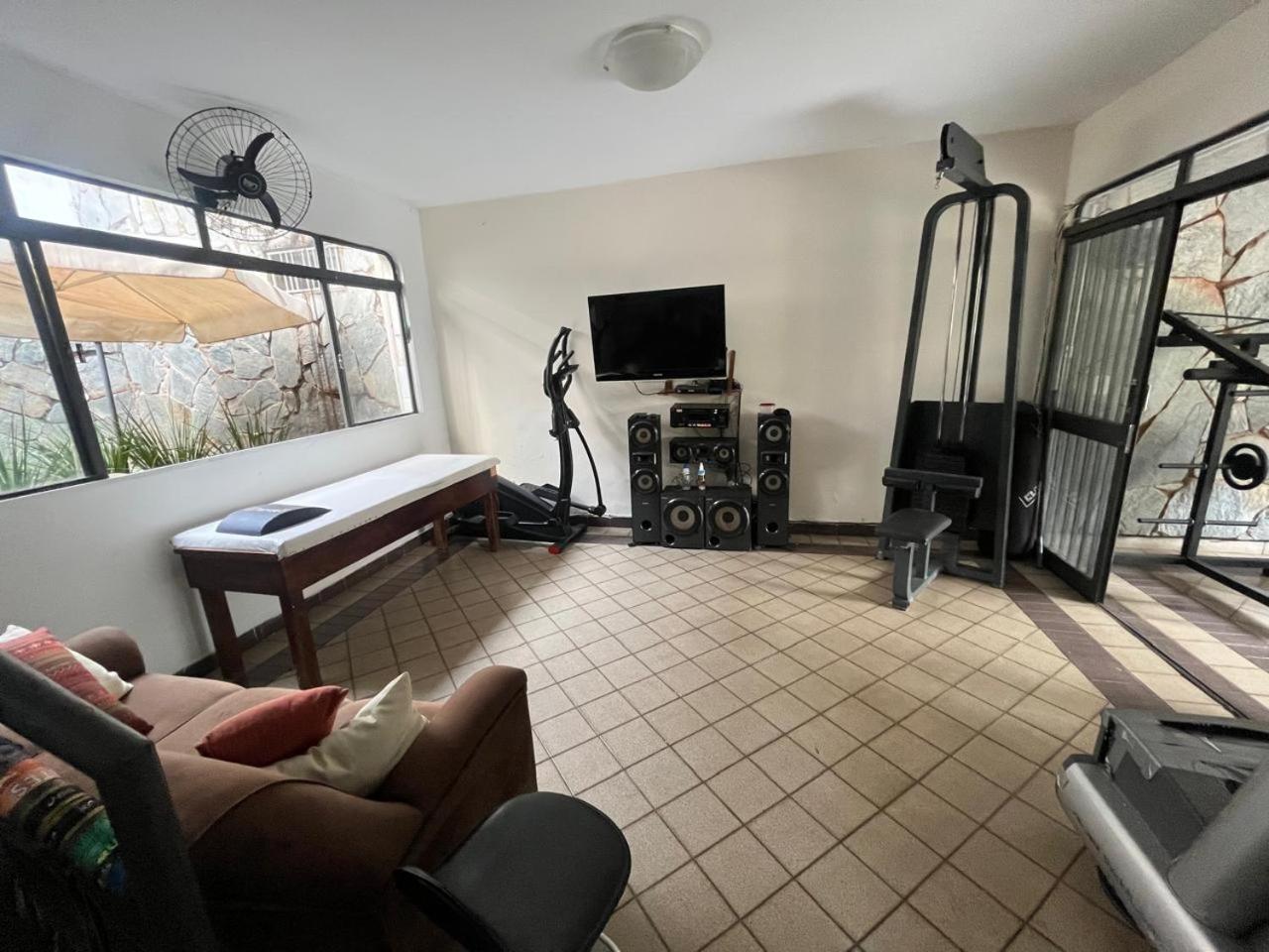 Casa Quintal Bueno! 5 Quartos Com Ar Split E Internet Ultra! Perto Do Melhor De Goiania! Marista Parques Areiao E Vaca Brava Hospital Premium Mater Dei Blue Fit Perdomo Goiania Shopping! Esterno foto