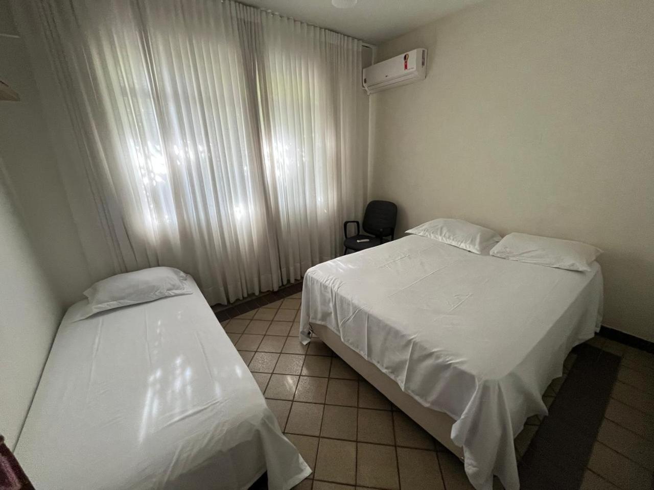 Casa Quintal Bueno! 5 Quartos Com Ar Split E Internet Ultra! Perto Do Melhor De Goiania! Marista Parques Areiao E Vaca Brava Hospital Premium Mater Dei Blue Fit Perdomo Goiania Shopping! Esterno foto
