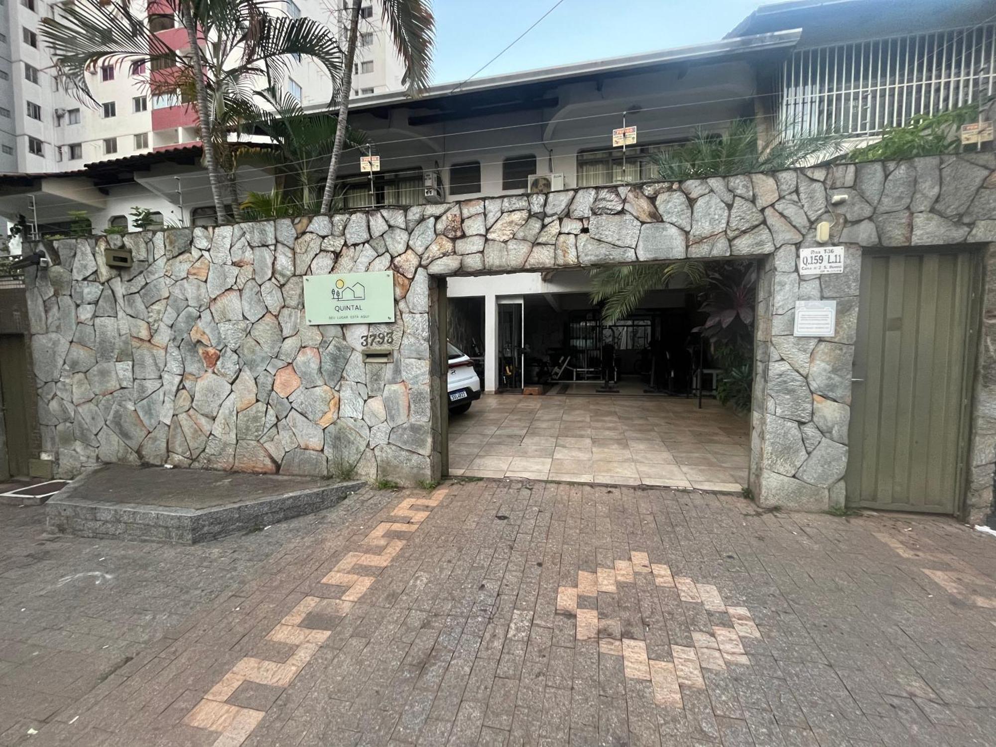 Casa Quintal Bueno! 5 Quartos Com Ar Split E Internet Ultra! Perto Do Melhor De Goiania! Marista Parques Areiao E Vaca Brava Hospital Premium Mater Dei Blue Fit Perdomo Goiania Shopping! Esterno foto